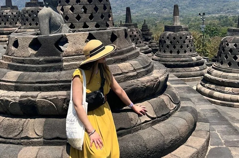 Borobudur Sunrise Climb & Prambanan with Pickup