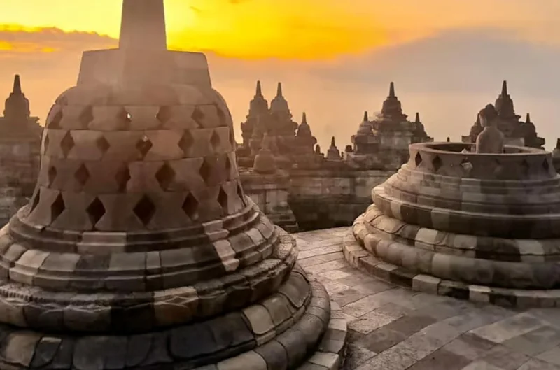 VIP Borobudur Sunrise Climb with Breakfast